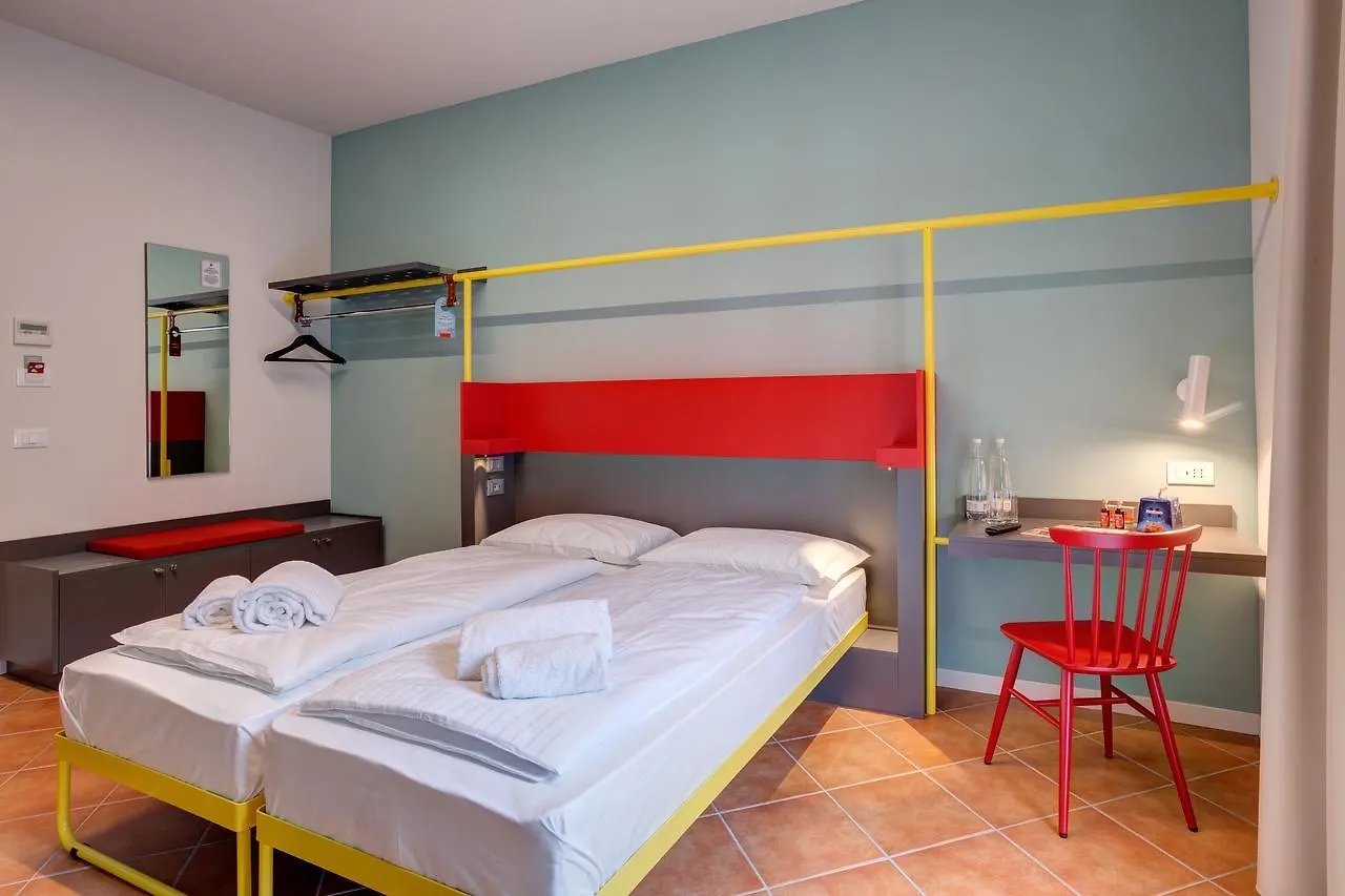 Meininger Milano Garibaldi 0*, Milan Italy